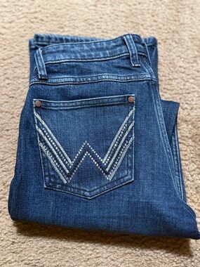 Wrangler — Retro Jeans with Rhinestones